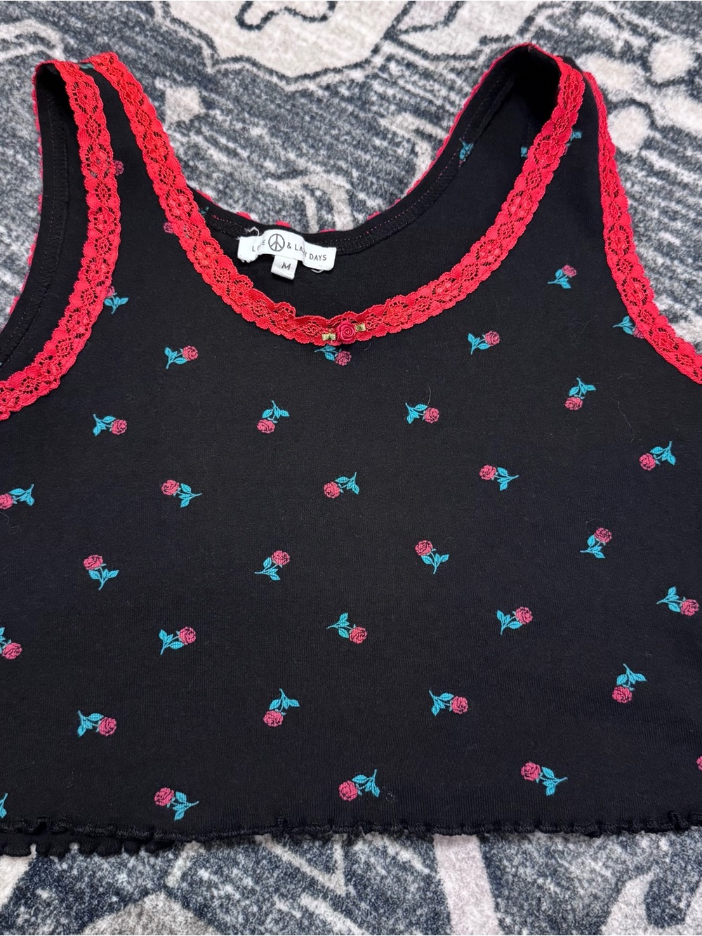 Black Crop Tank Top with Red Rose Print and Red Lace Trim Sz M